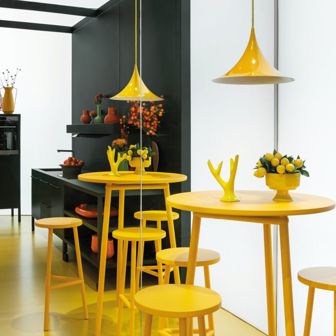 FRAME Kitchen + Glas top + HUG tafel en kruk - Kleuren Black + Mellon Yellow