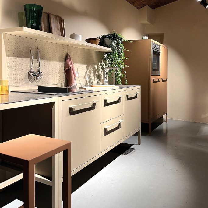 FRAME Kitchen + INOX top - Kleur Sand + Clay